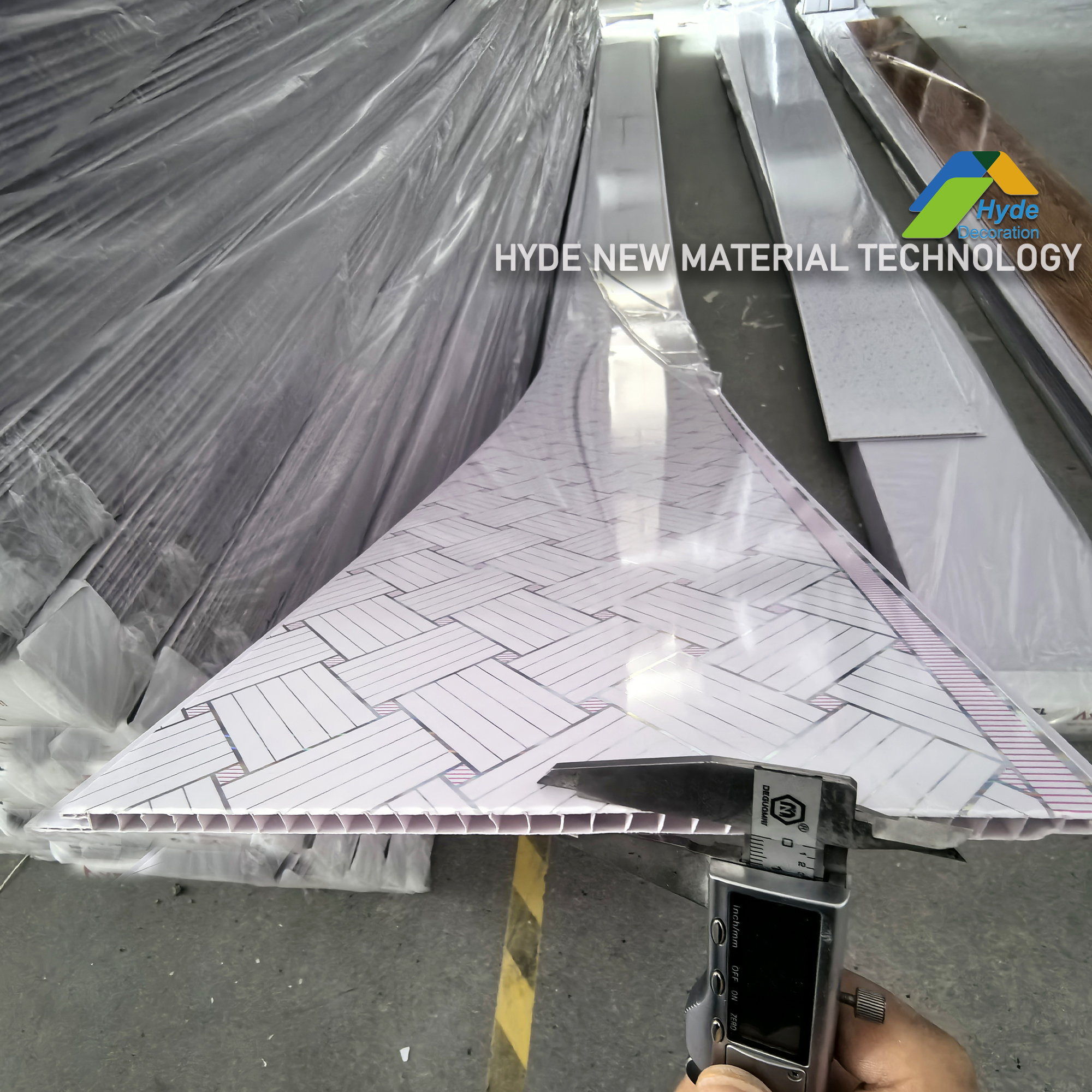 Hot Stamping Suspended Wall Cladding PVC Flase Ceiling Panel with Anti-Mold Treatment 